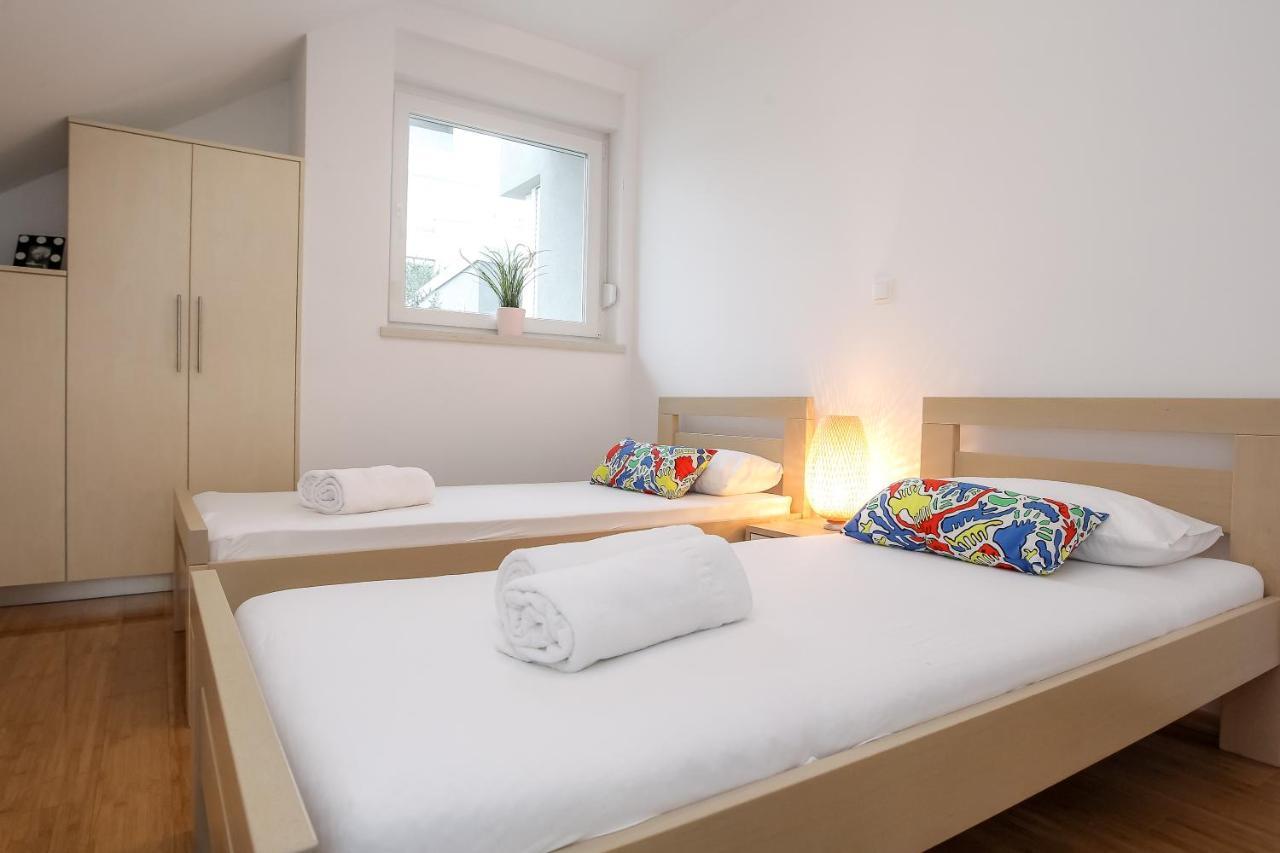 Apartments Tomana Novalja Eksteriør bilde