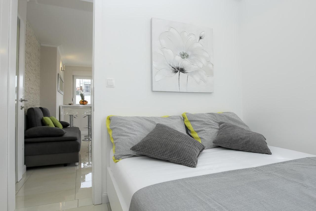 Apartments Tomana Novalja Eksteriør bilde