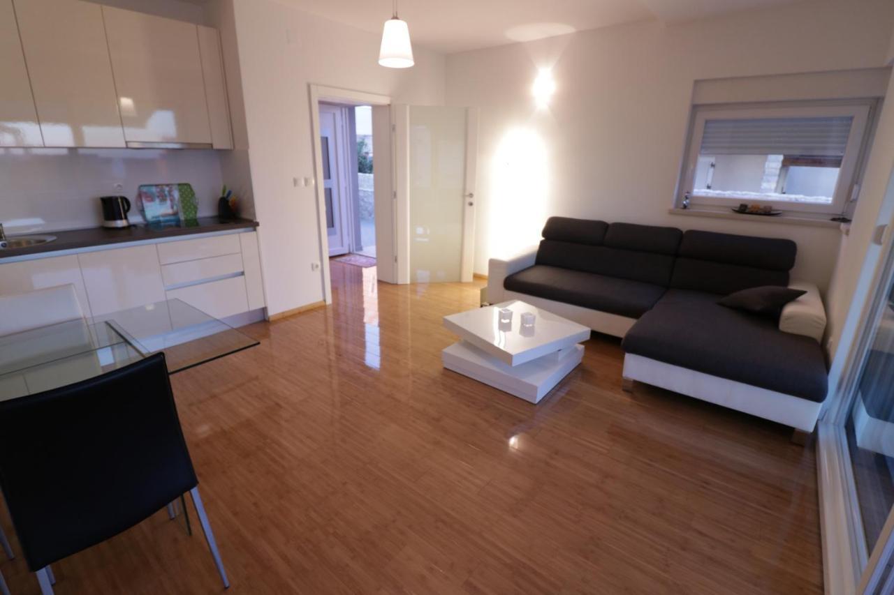 Apartments Tomana Novalja Eksteriør bilde
