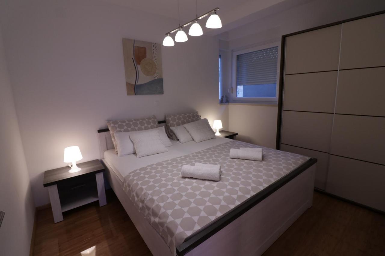 Apartments Tomana Novalja Eksteriør bilde